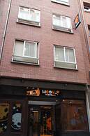 Moon Hostel Bio