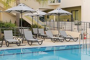 Athina Beach Hotel