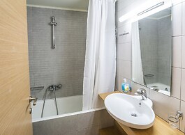 Athina Beach Hotel