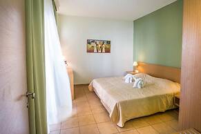 Athina Beach Hotel