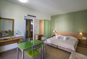 Athina Beach Hotel
