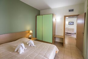 Athina Beach Hotel