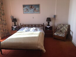 Chris Studios & Apartments