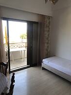 Chris Studios & Apartments