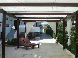 Chris Studios & Apartments