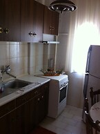 Chris Studios & Apartments