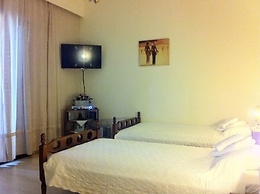 Chris Studios & Apartments