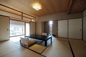 Hiiragiya