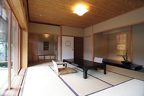 Hiiragiya