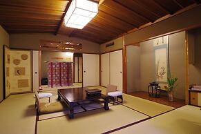 Hiiragiya