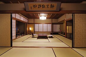 Hiiragiya