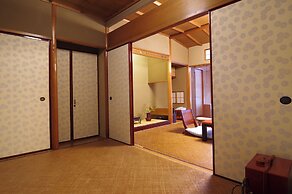 Hiiragiya