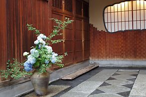 Hiiragiya