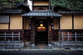 Hiiragiya