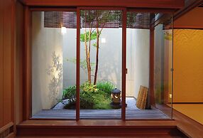 Hiiragiya
