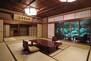 Hiiragiya