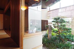 Hiiragiya