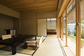 Hiiragiya