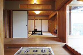 Hiiragiya