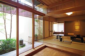 Hiiragiya