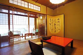 Hiiragiya