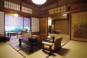 Hiiragiya