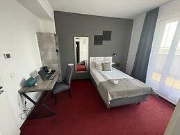 Hotel Aviva