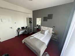 Hotel Aviva