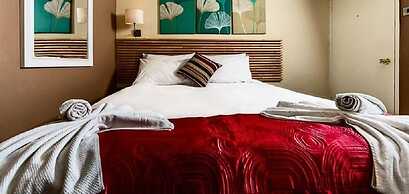 Dockside Hotel
