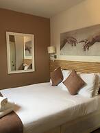 Dockside Hotel