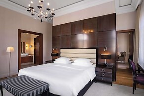 Grand Hotel Vilnius, Curio Collection by Hilton