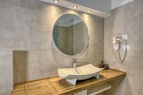 Splendour Hotel and Suites