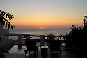 Splendour Hotel and Suites