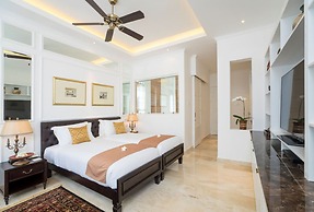 The Colony Hotel