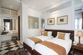 The Colony Hotel