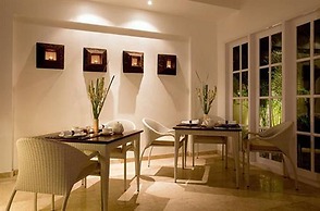 The Colony Hotel
