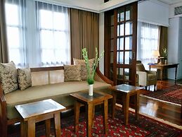 The Colony Hotel