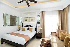The Colony Hotel