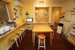 710 Guest house Yellow