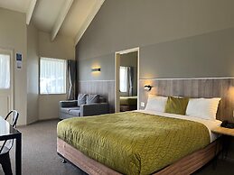 Airport Manor Inn