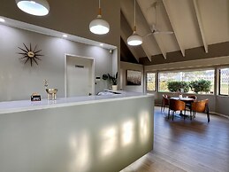 Airport Manor Inn