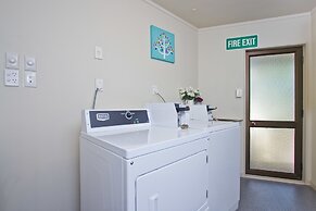 Airport Manor Inn