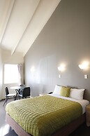 Airport Manor Inn