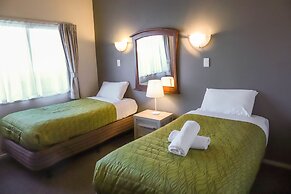 Airport Manor Inn