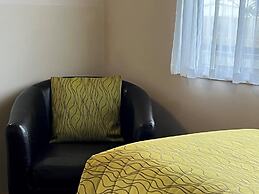 Airport Manor Inn