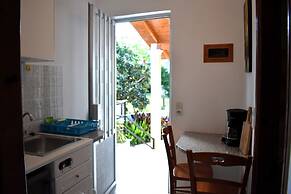 Kostas Apartments & Studios