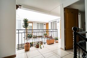 100 Wonderful House