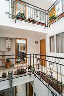 100 Wonderful House