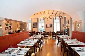 Lisboa Carmo Hotel