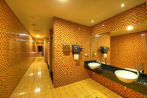 Al Khoory Executive Hotel